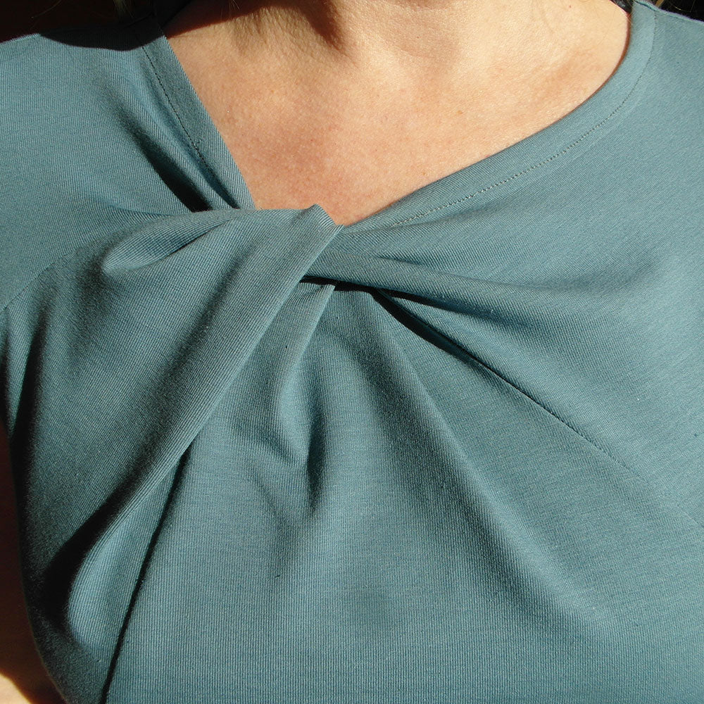Schnittmuster Kleid mit Knoten-Ausschnitt